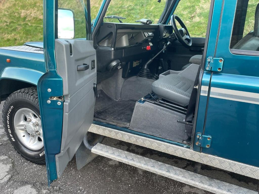 LAND ROVER DEFENDER 110