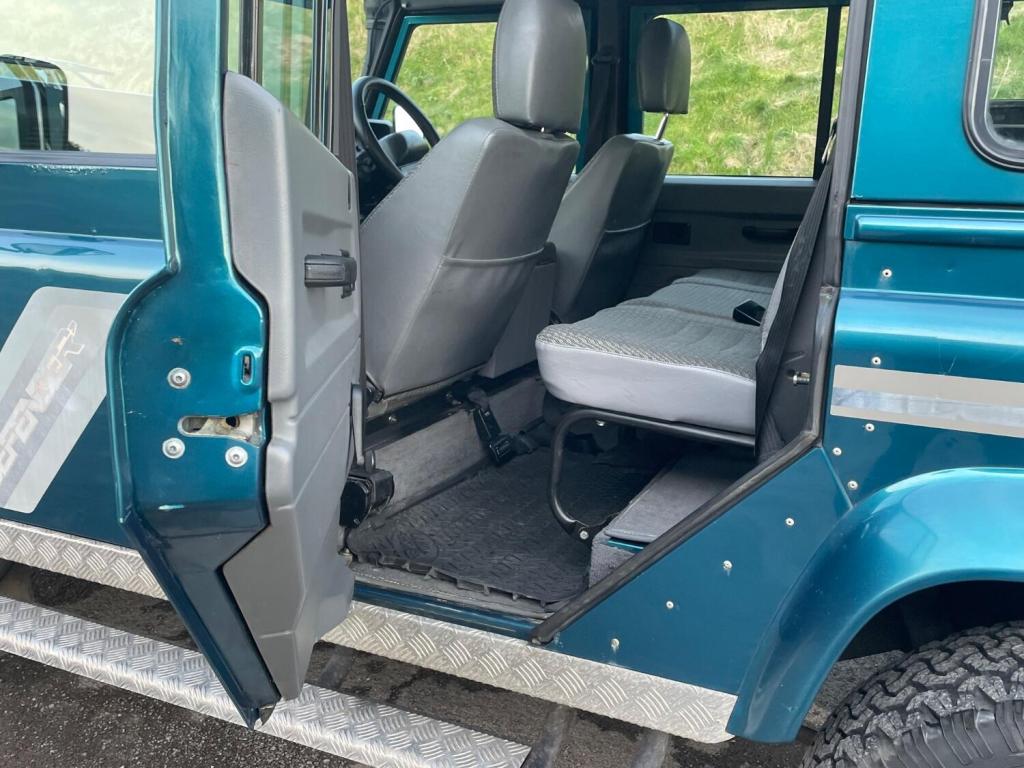 LAND ROVER DEFENDER 110