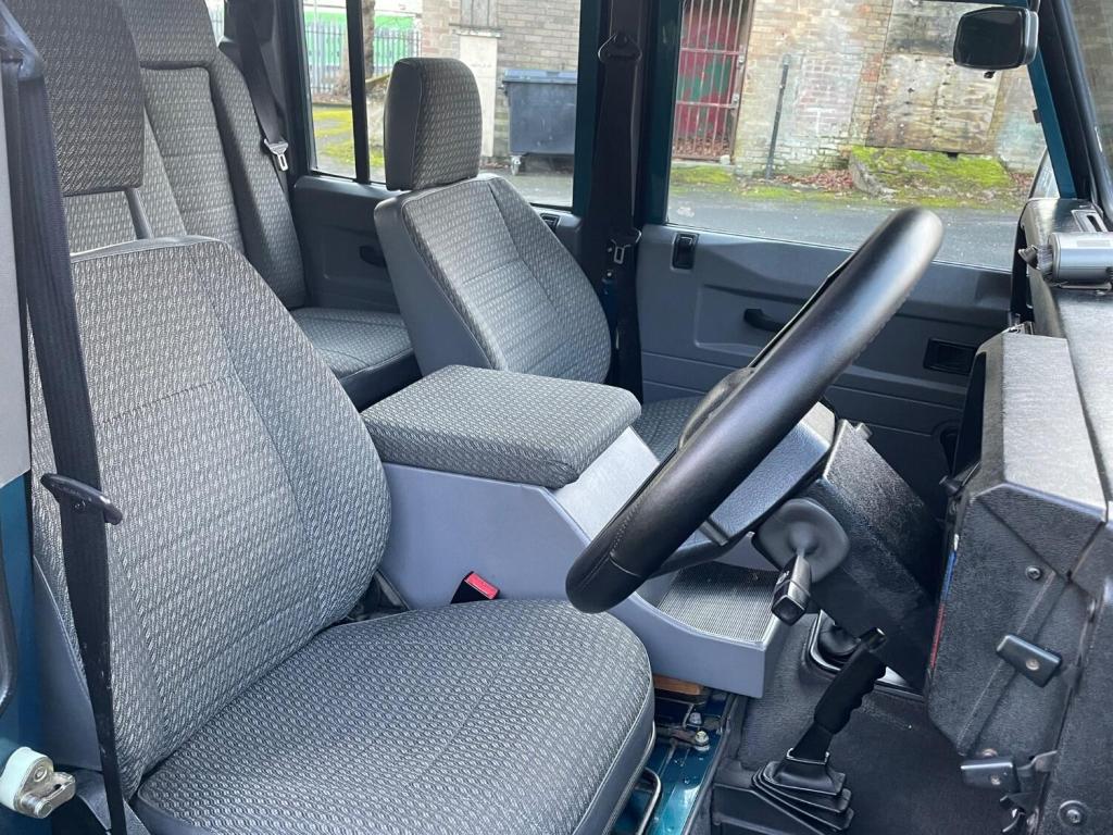 LAND ROVER DEFENDER 110