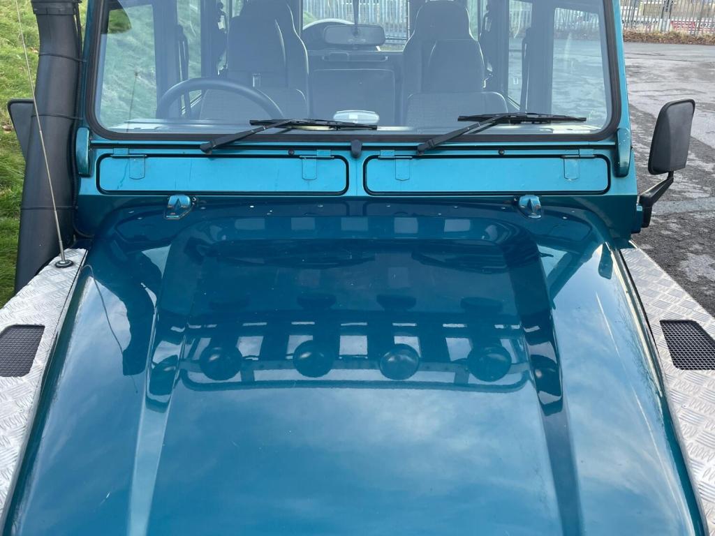 LAND ROVER DEFENDER 110