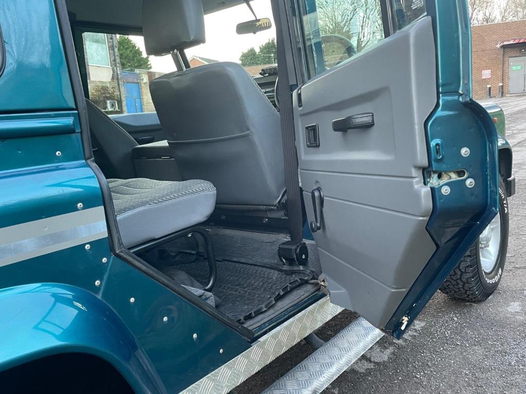 LAND ROVER DEFENDER 110