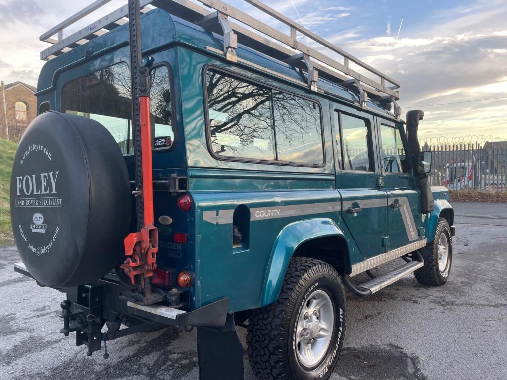 LAND ROVER DEFENDER 110