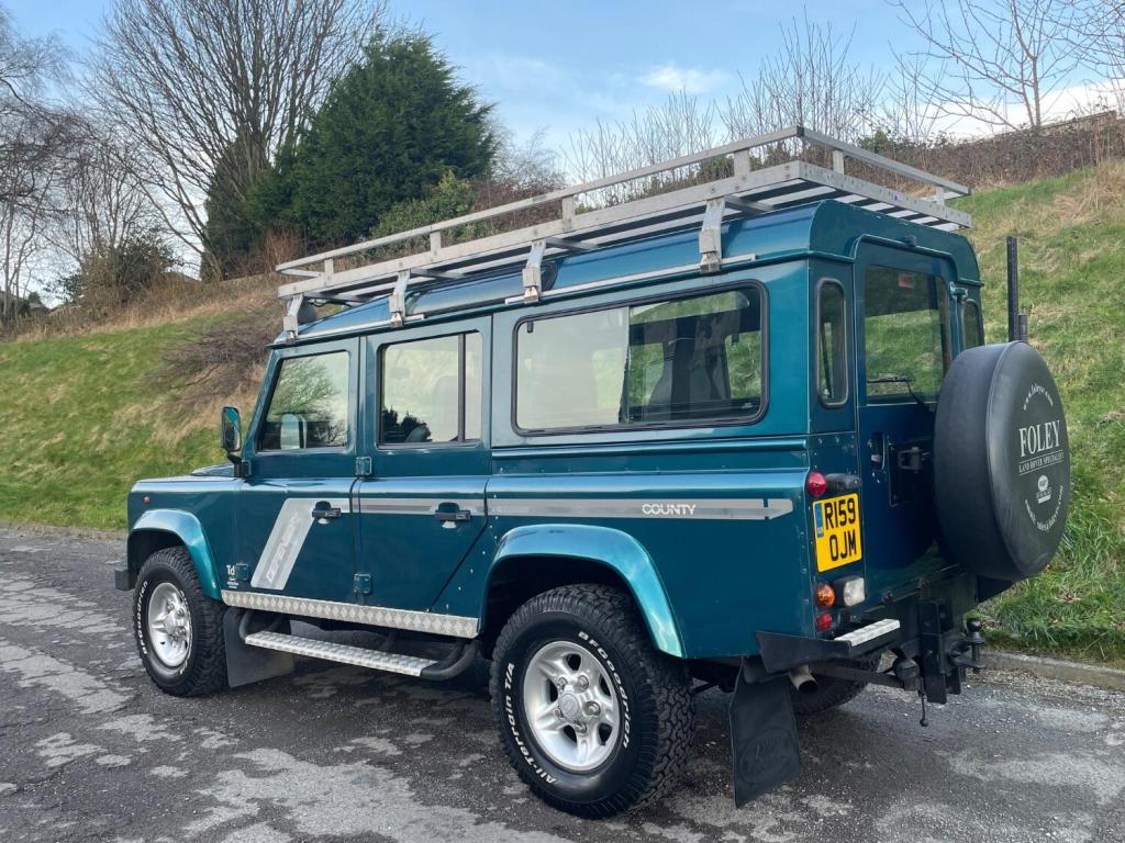 LAND ROVER DEFENDER 110