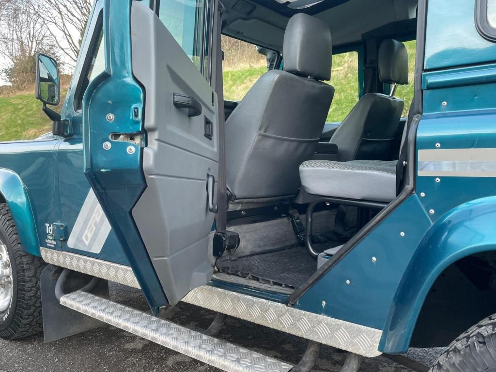 LAND ROVER DEFENDER 110