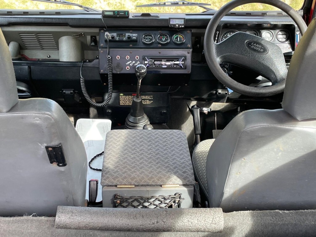 LAND ROVER DEFENDER 90