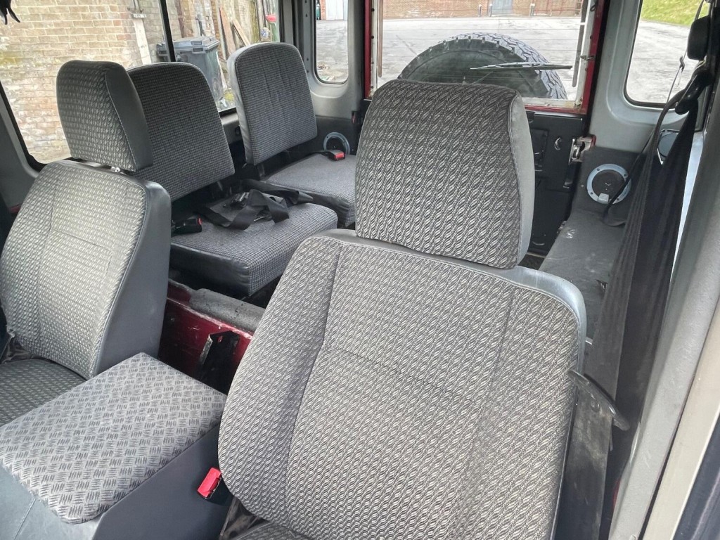 LAND ROVER DEFENDER 90