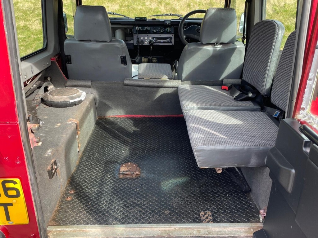 LAND ROVER DEFENDER 90