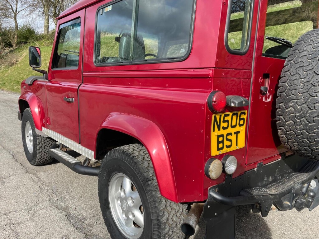 LAND ROVER DEFENDER 90