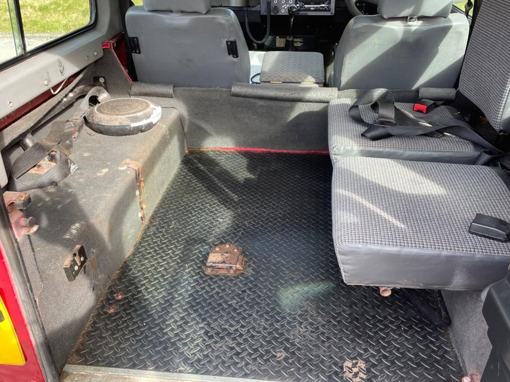 LAND ROVER DEFENDER 90