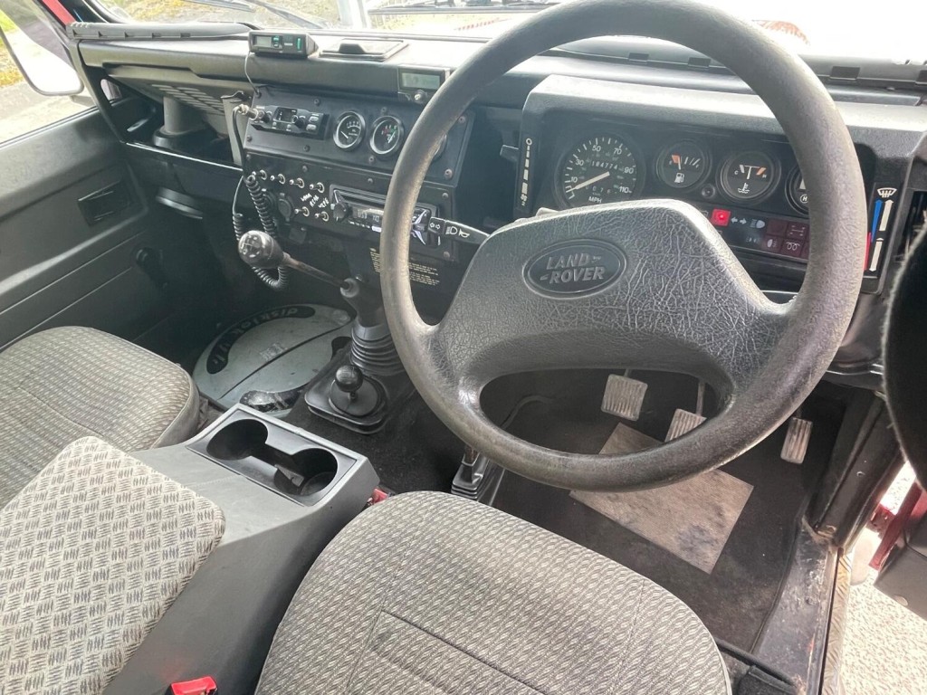 LAND ROVER DEFENDER 90