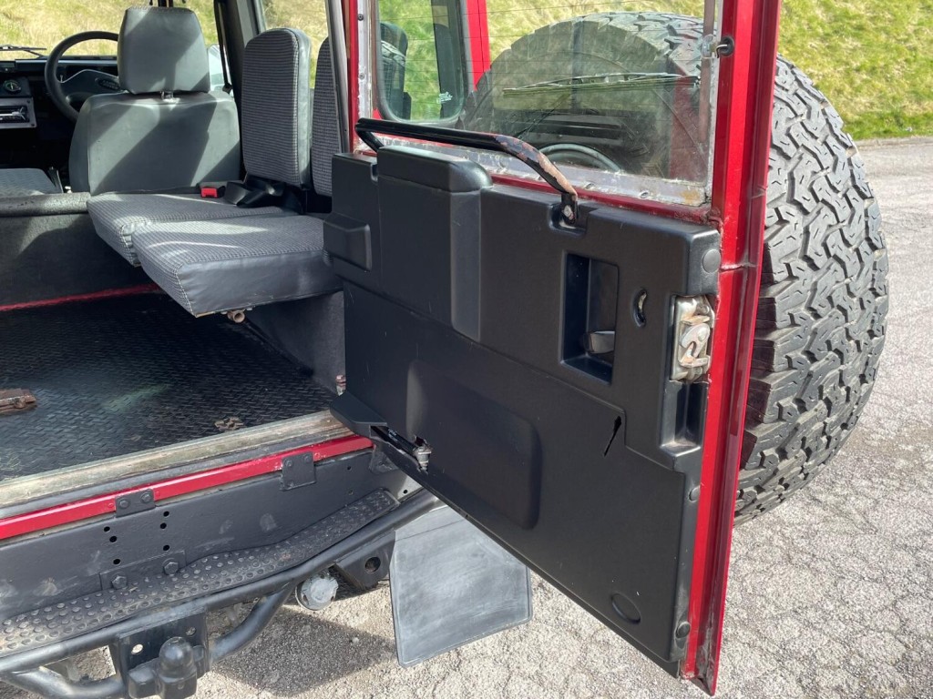 LAND ROVER DEFENDER 90