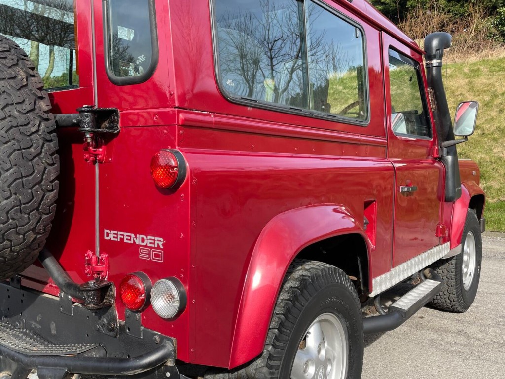 LAND ROVER DEFENDER 90