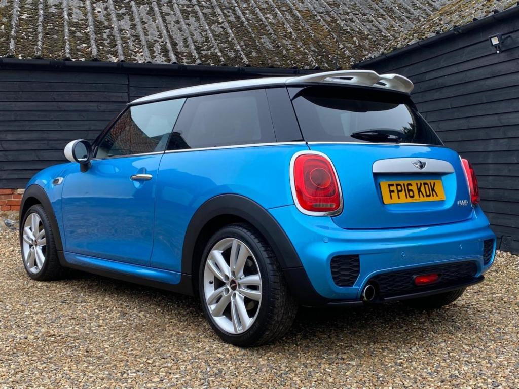MINI HATCH