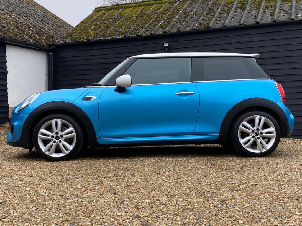 MINI HATCH