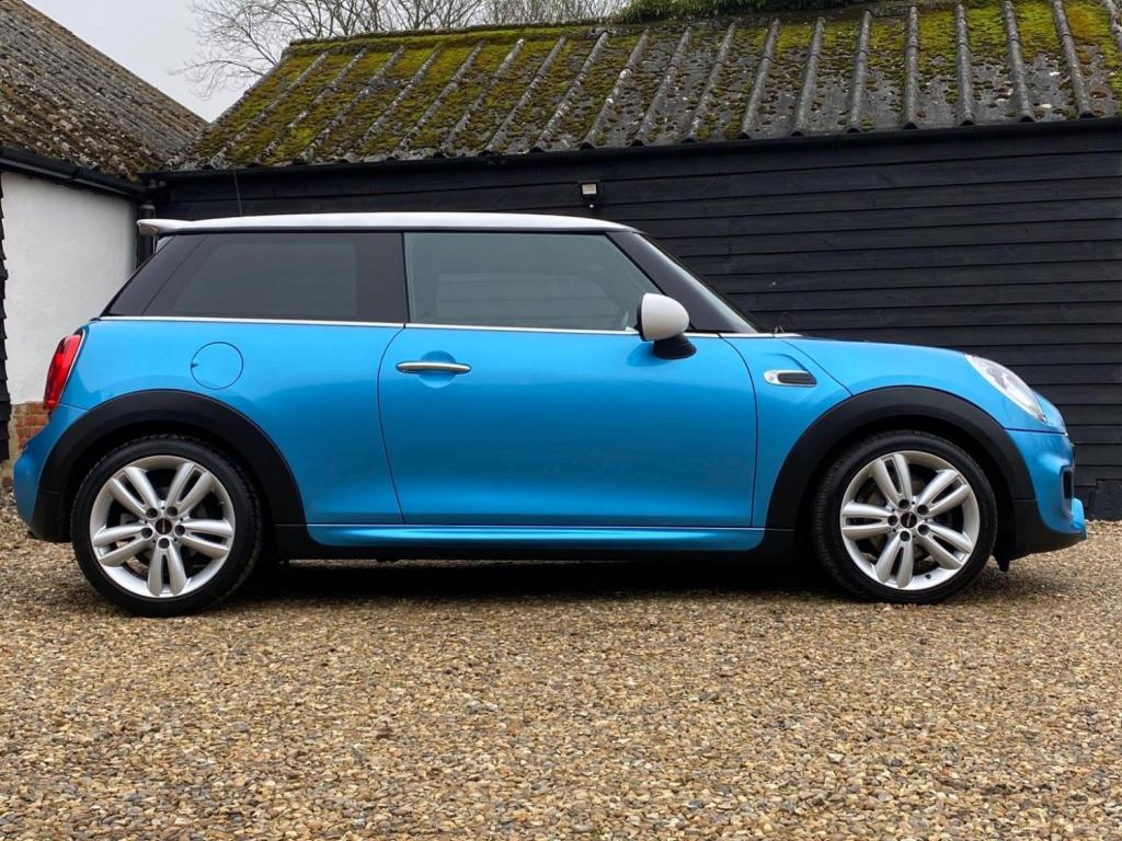 MINI HATCH