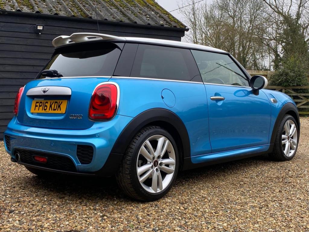 MINI HATCH