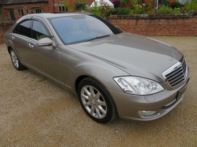 MERCEDES-BENZ S CLASS S550 V8 W221  (2009)