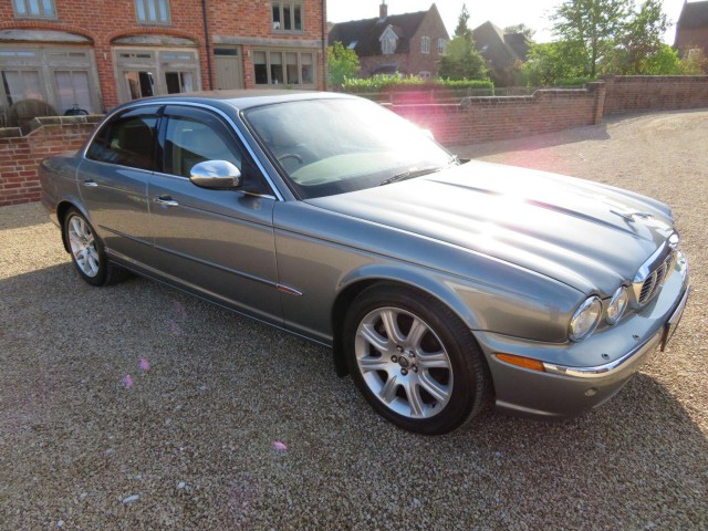 JAGUAR XJ XJ8 4.2 V8 X350 (2004/54)
