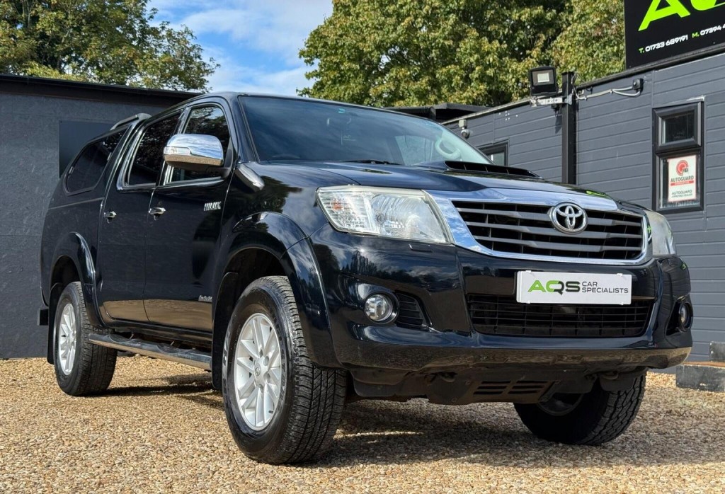 TOYOTA HILUX