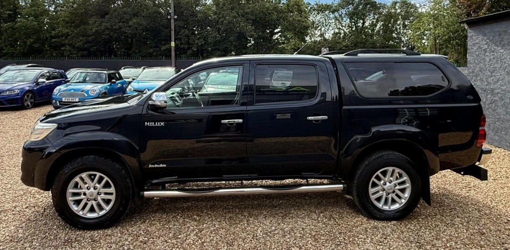 TOYOTA HILUX
