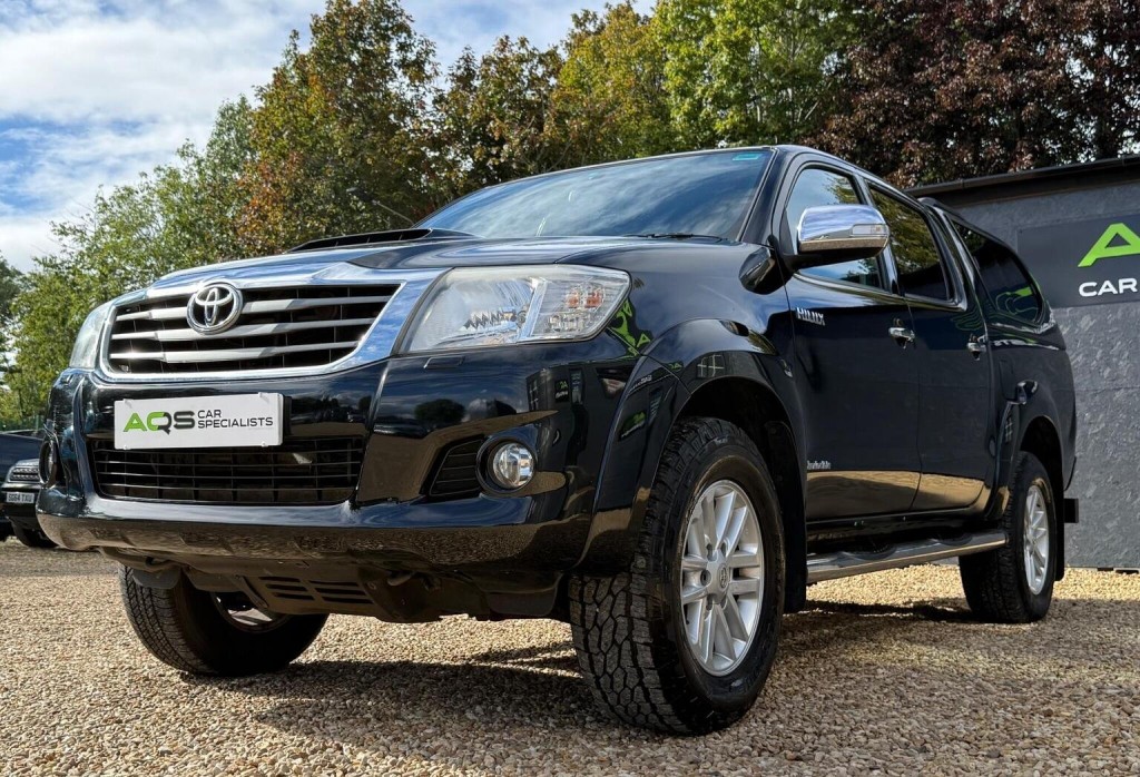 TOYOTA HILUX