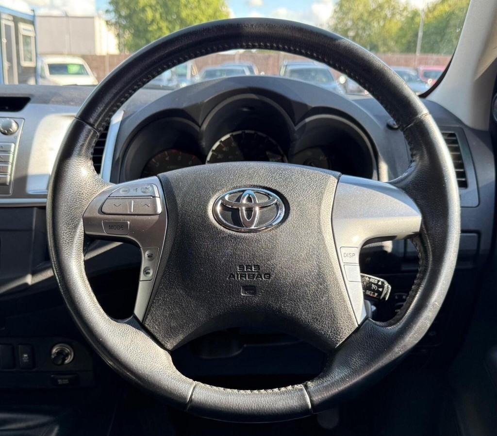 TOYOTA HILUX