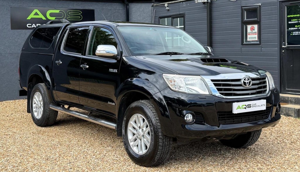 TOYOTA HILUX