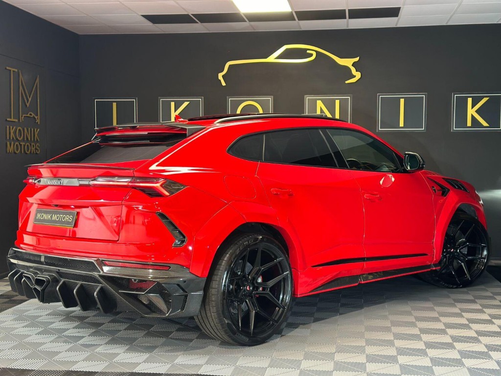 LAMBORGHINI URUS
