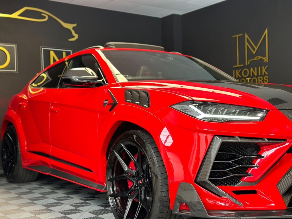 LAMBORGHINI URUS