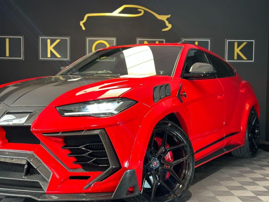 LAMBORGHINI URUS