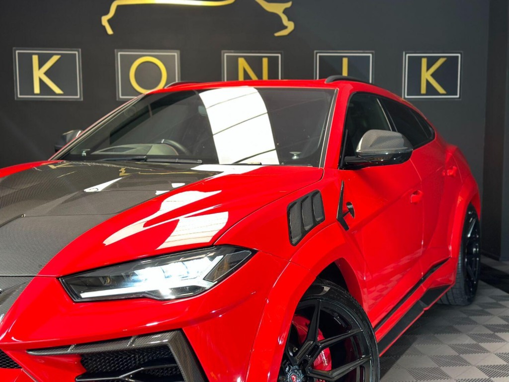 LAMBORGHINI URUS