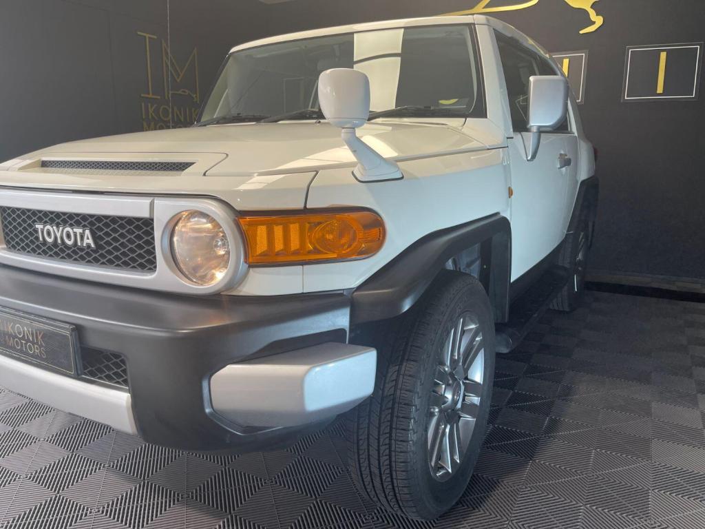 TOYOTA FJ CRUISER