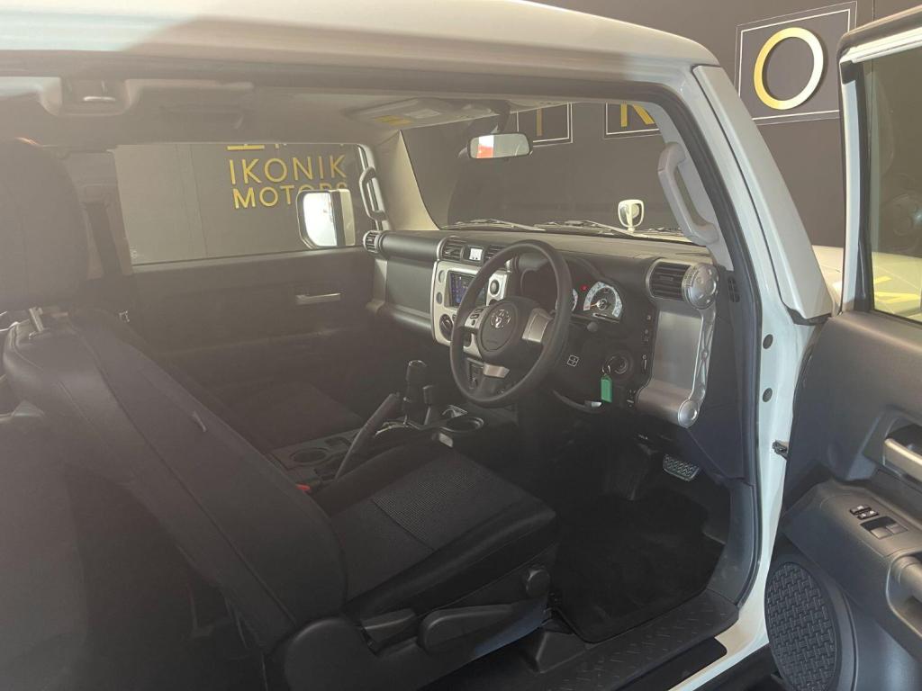 TOYOTA FJ CRUISER