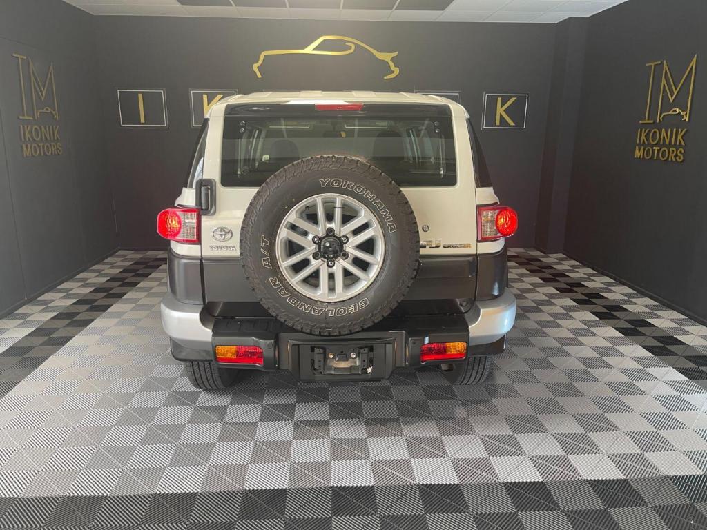 TOYOTA FJ CRUISER