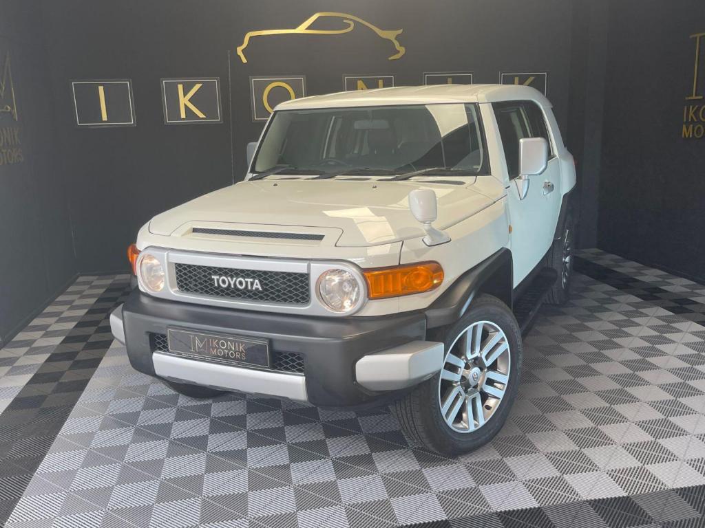 TOYOTA FJ CRUISER