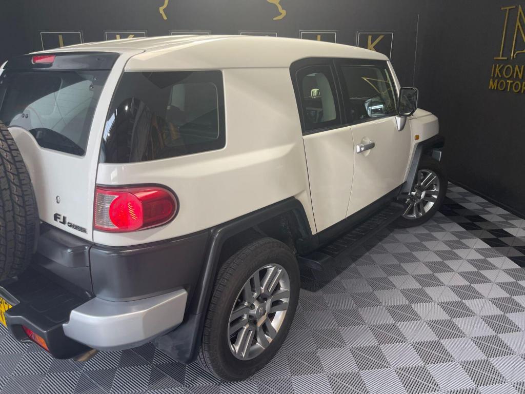 TOYOTA FJ CRUISER