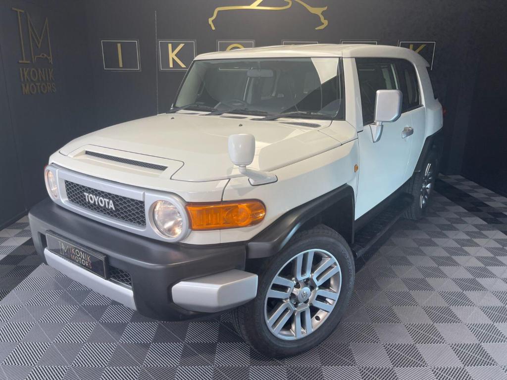 TOYOTA FJ CRUISER
