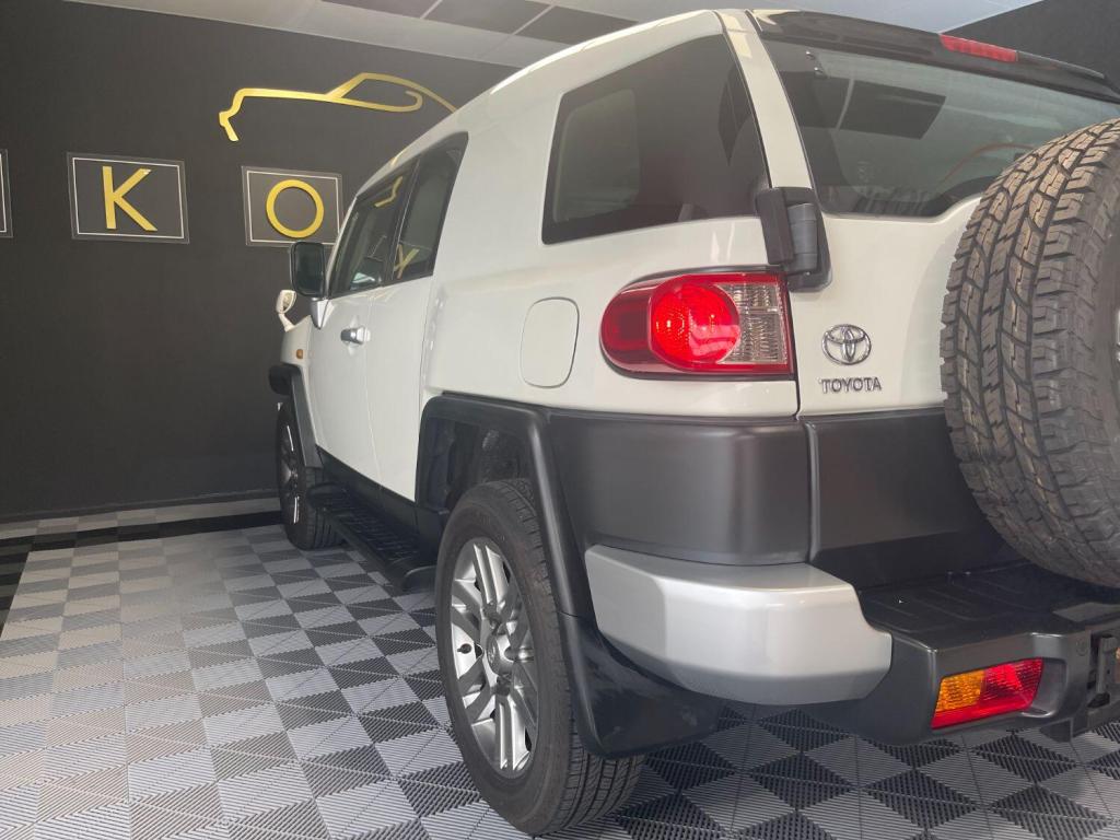 TOYOTA FJ CRUISER
