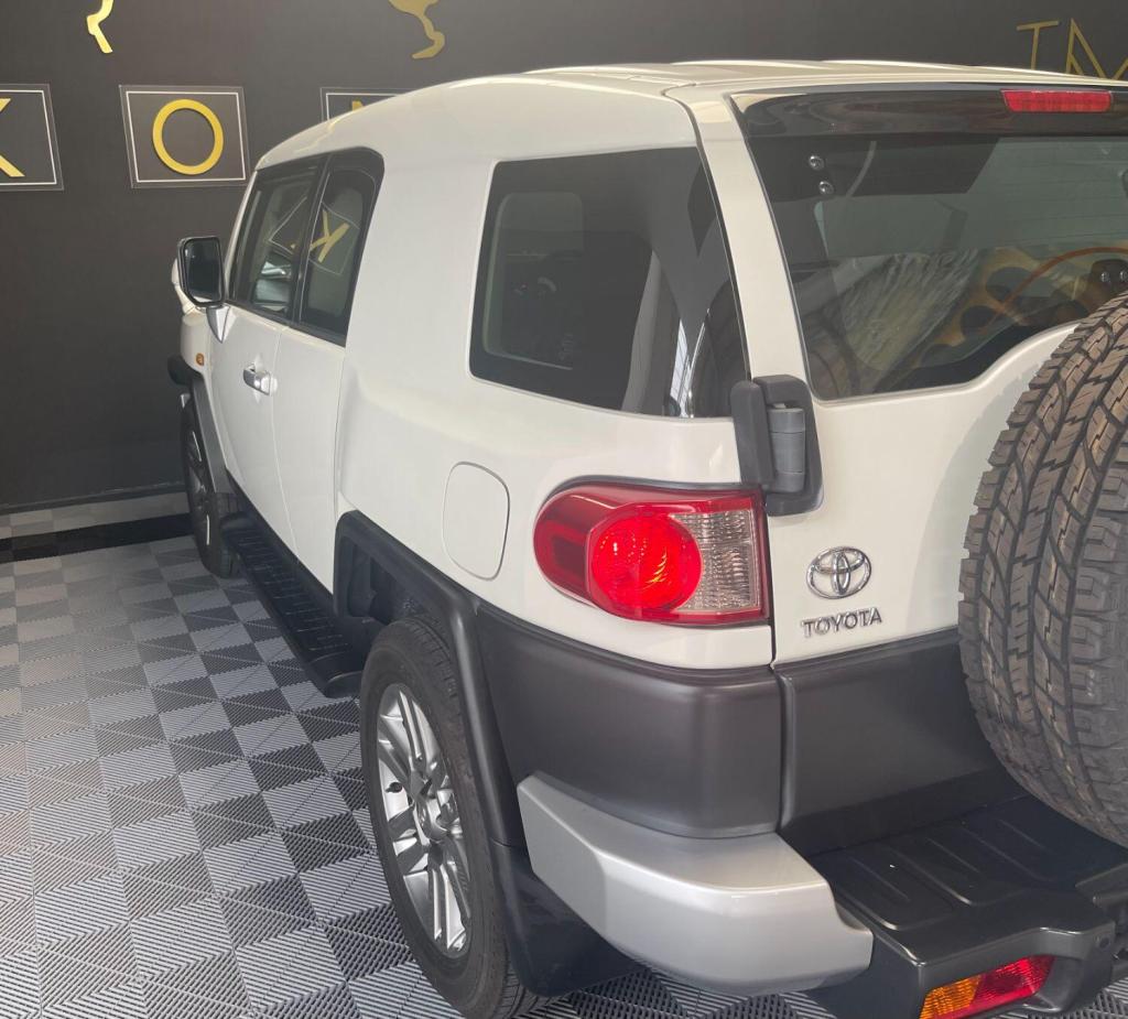 TOYOTA FJ CRUISER