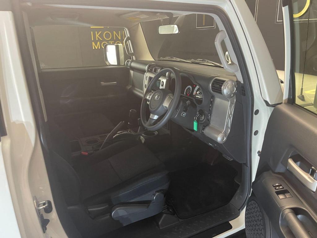 TOYOTA FJ CRUISER