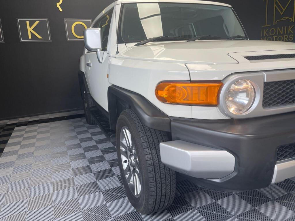 TOYOTA FJ CRUISER