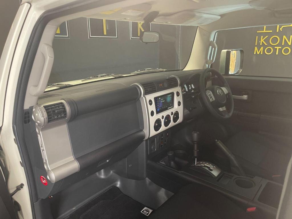 TOYOTA FJ CRUISER