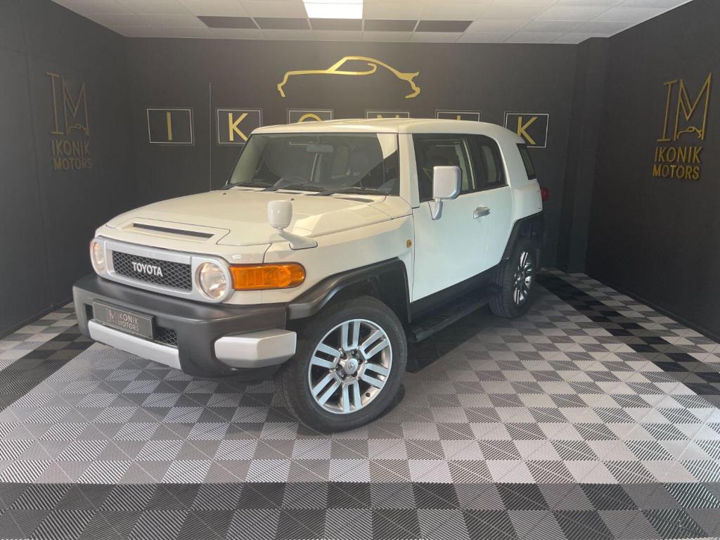 TOYOTA FJ CRUISER