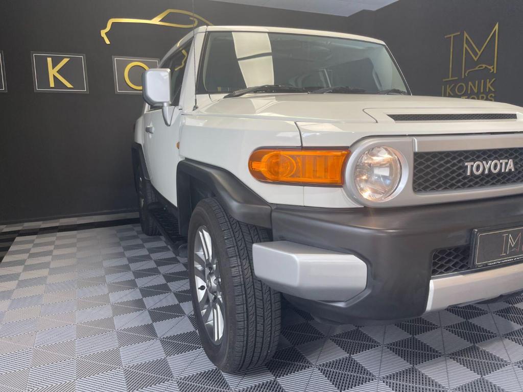 TOYOTA FJ CRUISER
