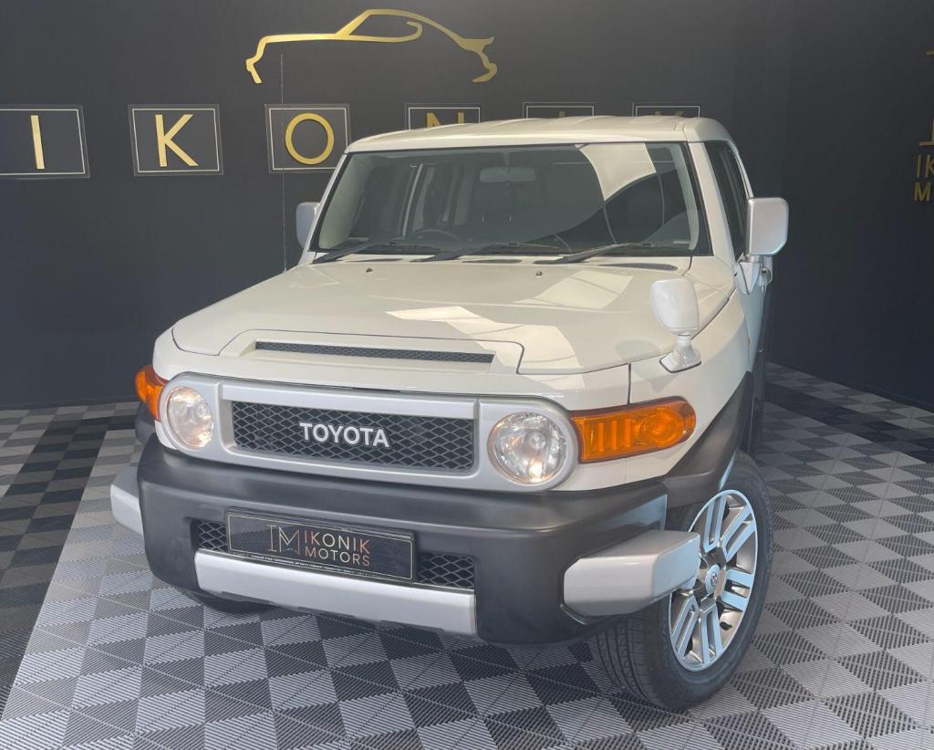 TOYOTA FJ CRUISER
