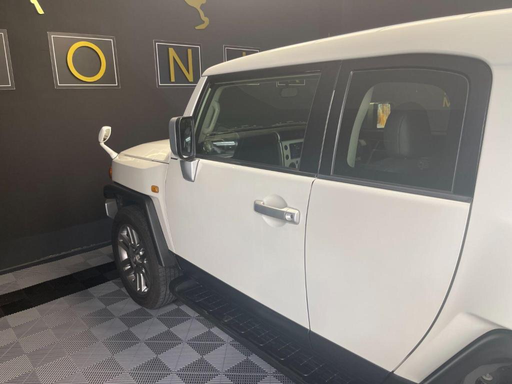 TOYOTA FJ CRUISER