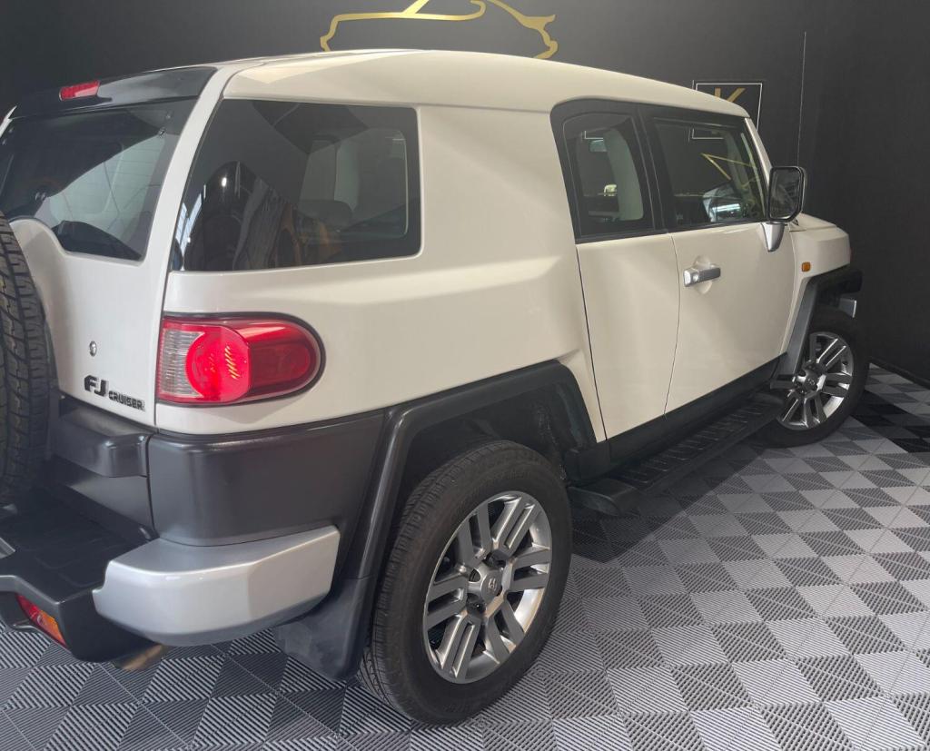 TOYOTA FJ CRUISER
