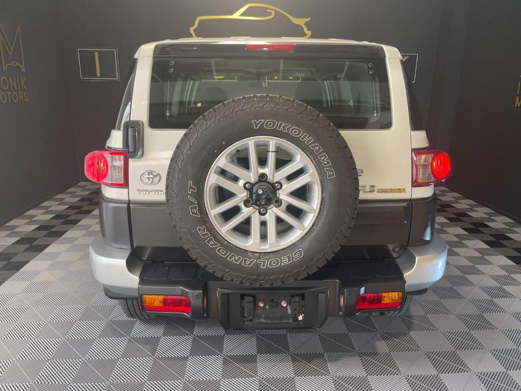 TOYOTA FJ CRUISER