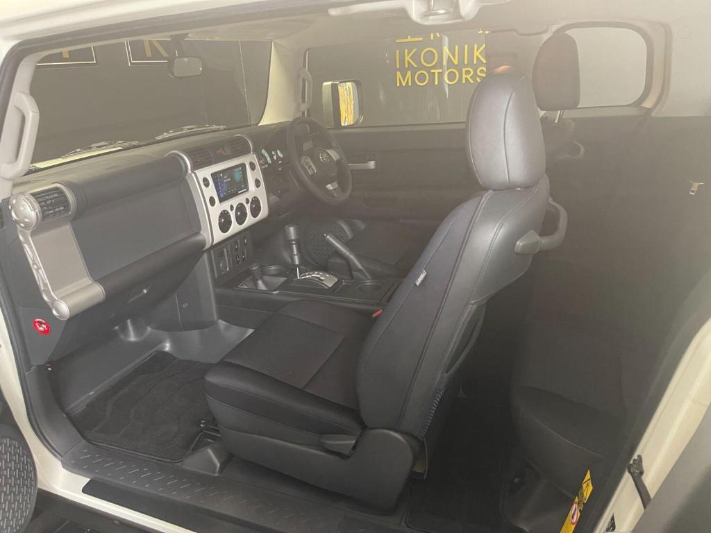 TOYOTA FJ CRUISER