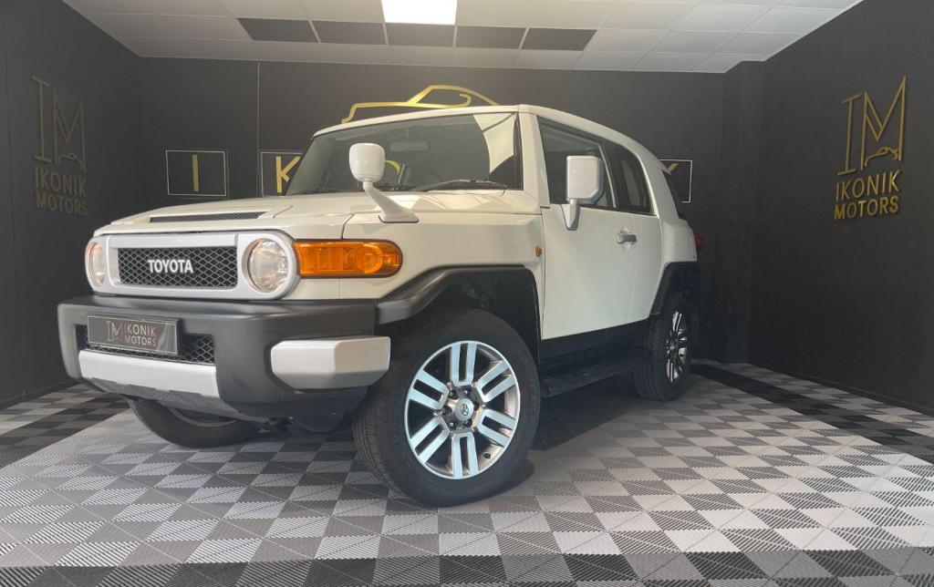 TOYOTA FJ CRUISER
